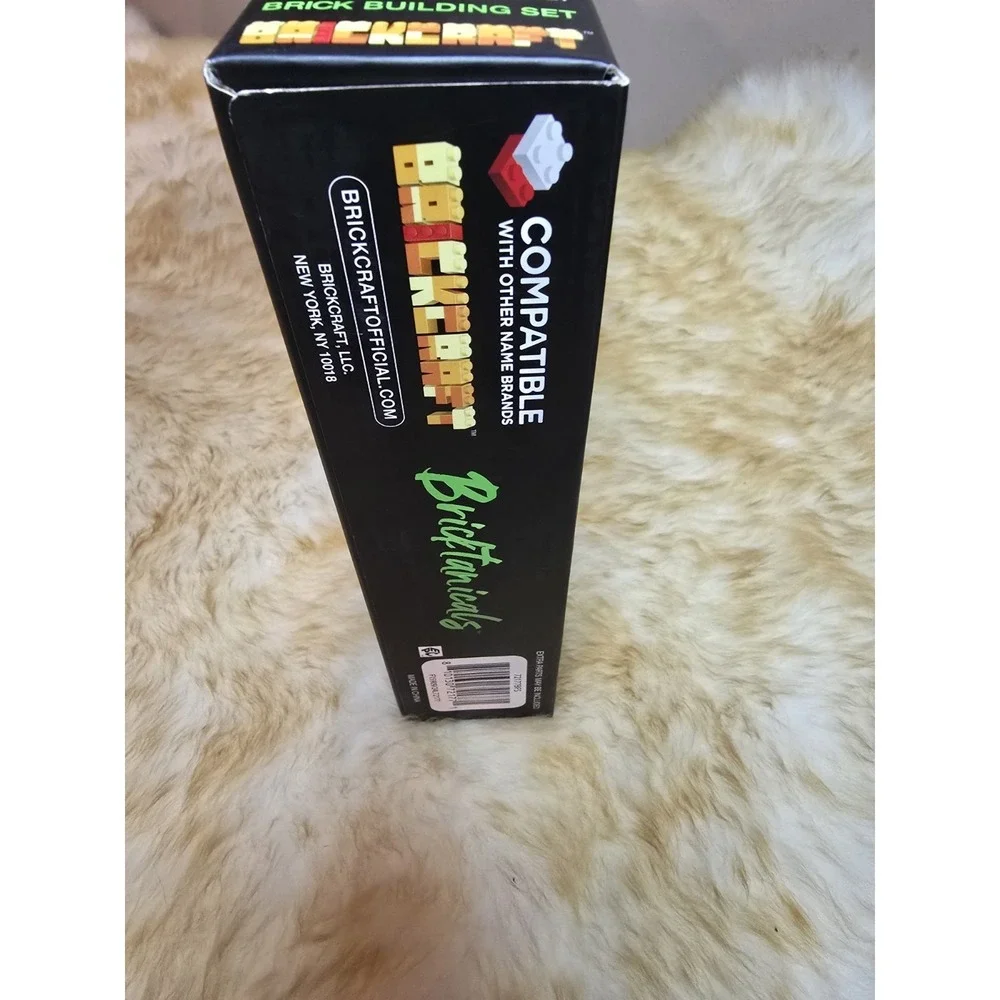 Brickcraft- Chateau De Brick  Champagne  Bottle with Flutes - New In Box